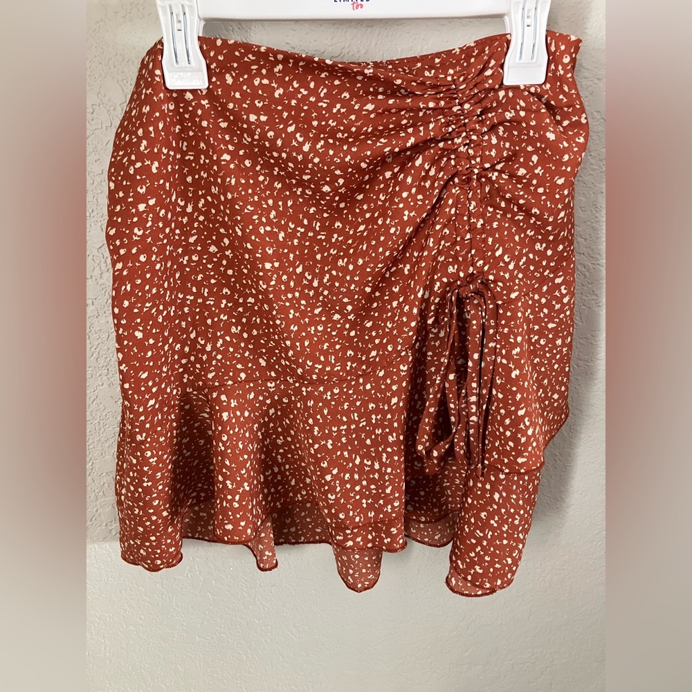 SHEIN Asymmetrical Rust Skirt with Floral Design